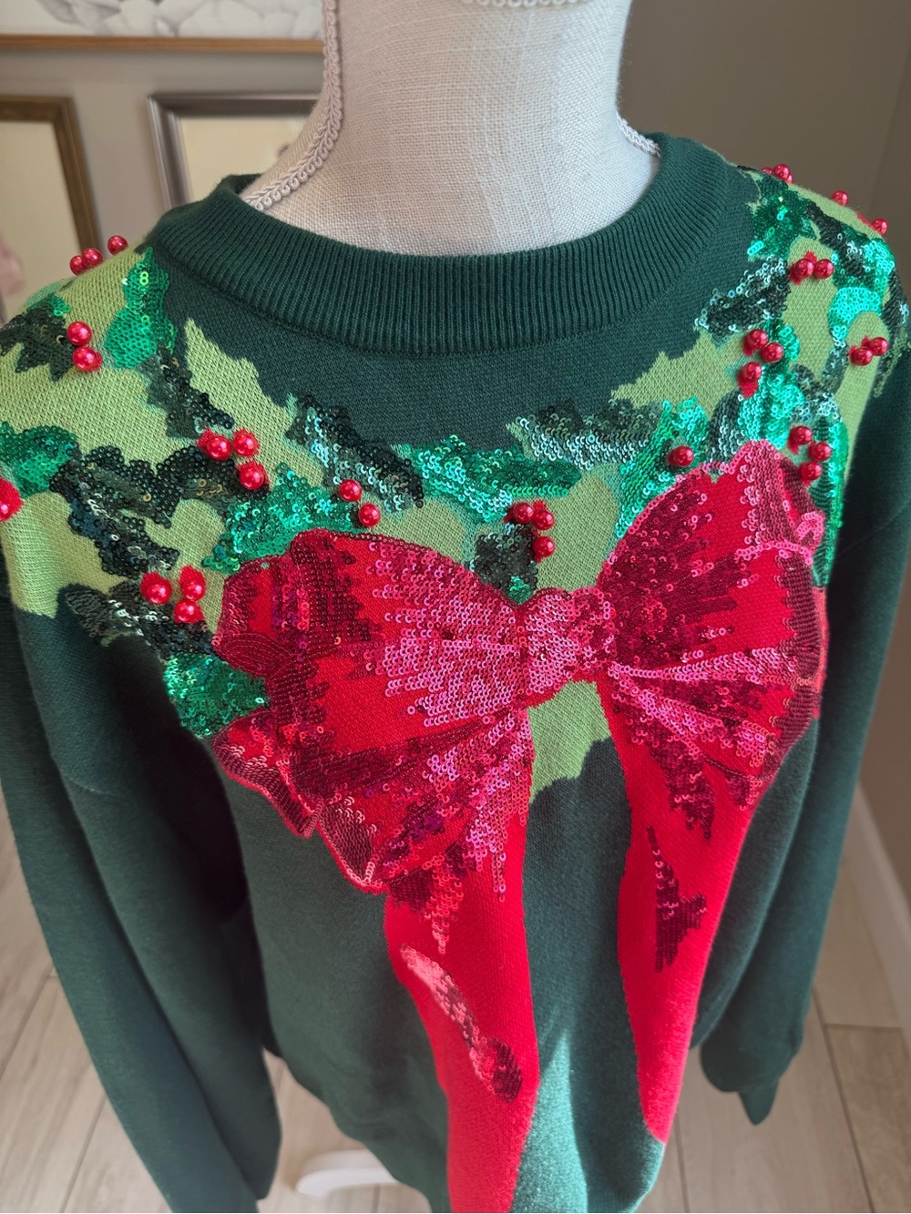 NWOT! QUEEN OF SPARKLES Dark Green Sequin Wreath and Bow Sweater - Picture 4 of 10